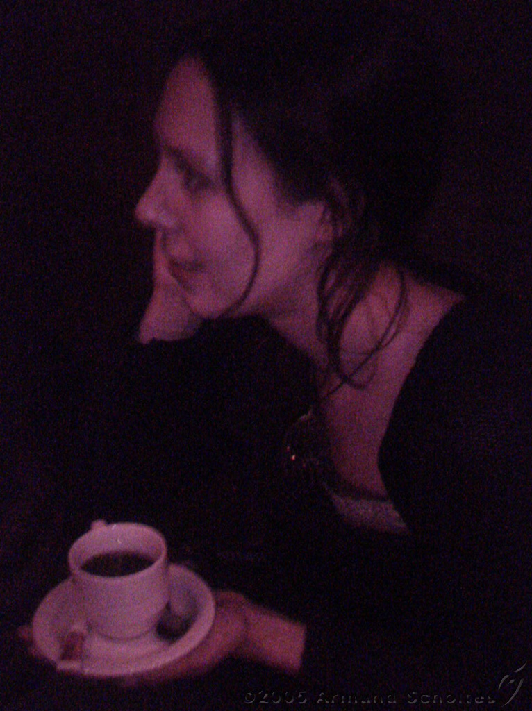 2005-03-25_Gera_heel_parmant_met_kopje_koffie.jpg