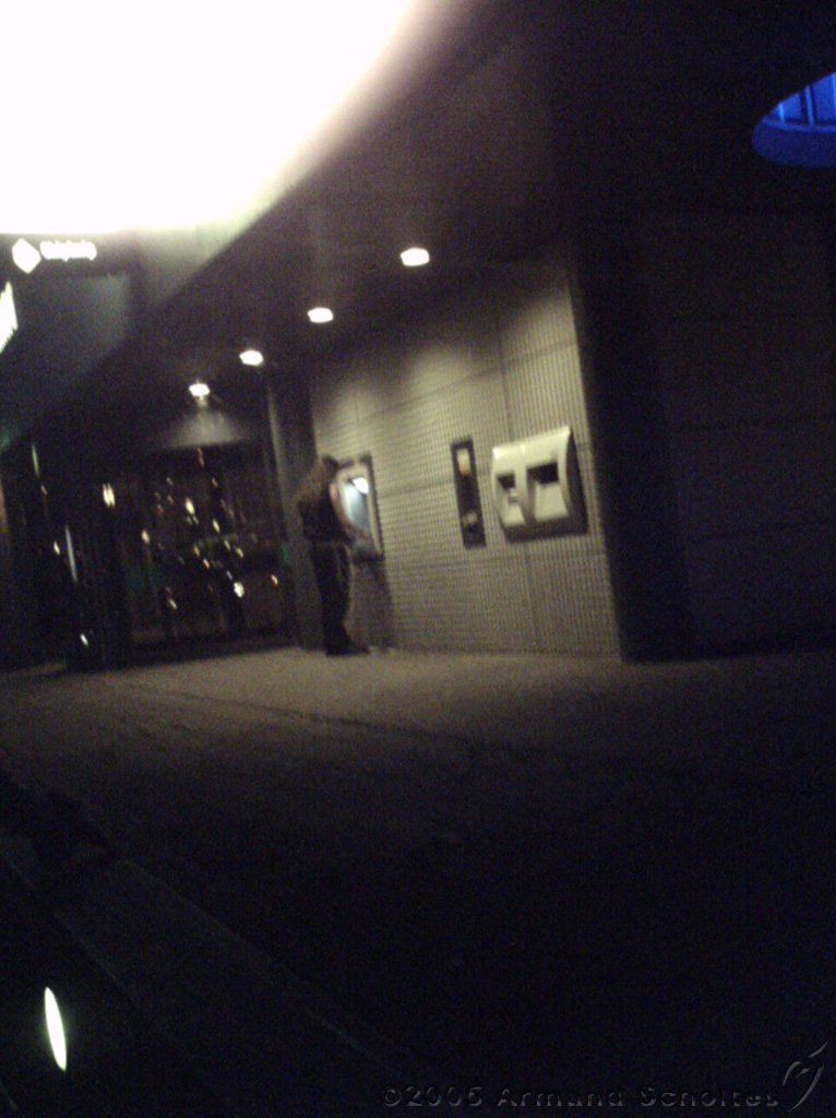 2005-05-28_Lelijke_dennis_aan_het_pinnen.jpg