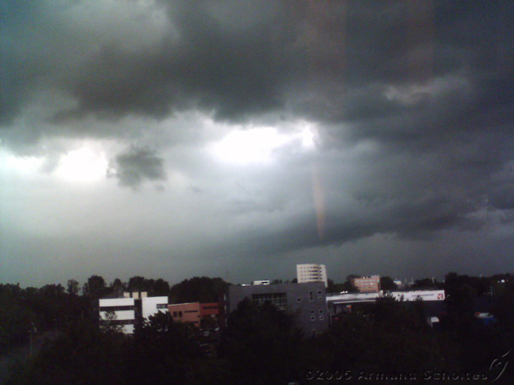 2005-07-04_Kantoor_aankomende_storm_~_02.jpg