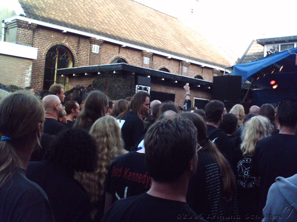 2005-07-30_Stone(d)henge_2_-_rolstoel_net_voorbij.jpg