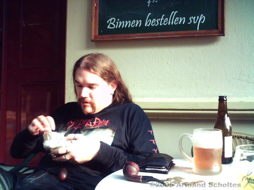 2005-10-08_Ik_stop_een_pijp_-_De_Heks.jpg