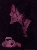 2005-03-25_Gera_heel_parmant_met_kopje_koffie
