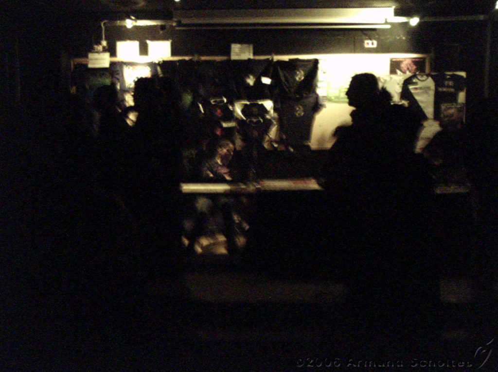 2006-01-06_Merchandise_stand_Obituary_in_de_Bosuil.jpg