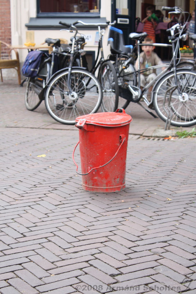 2008-05-21_red_bucket.jpg